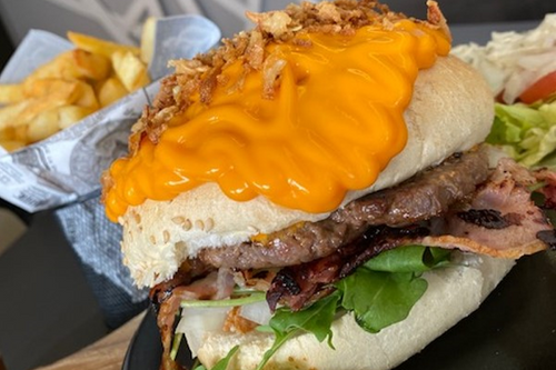Le Cheddar Burger